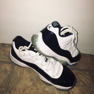 JORDAN RETRO 11 LOW "EMERALD RISE" MEN'S SHOES